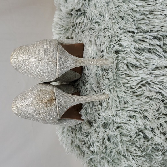 Beautiful glittery heels by Le Chateau size 8 - Picture 4 of 4